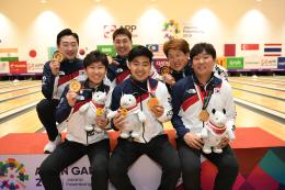 850_0235 Mens Team gold medallist, Korea.JPG